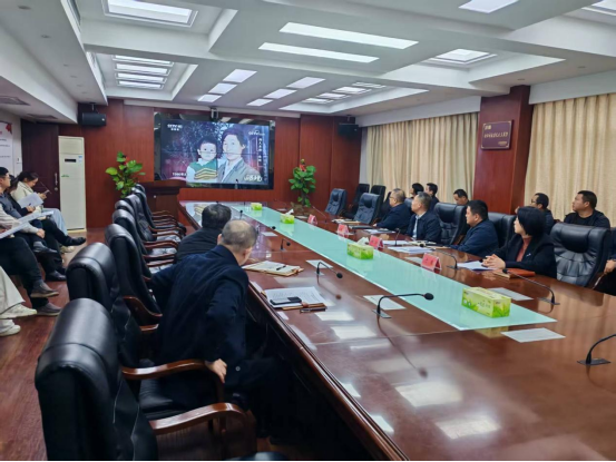 �з���ί��չ���廳Ӣ���س��ģ�����ǰ�е�ʹ�������⵳�ջ